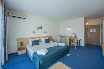 HOLIDAY PARK