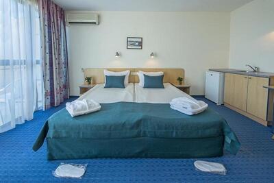 HOLIDAY PARK