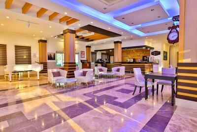 CRYSTAL AURA BEACH RESORT & SPA