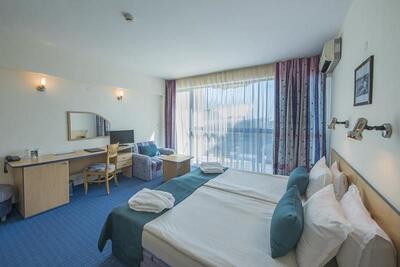 HOLIDAY PARK