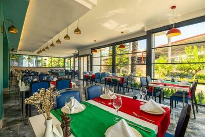 CRYSTAL AURA BEACH RESORT & SPA