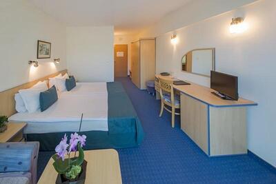 HOLIDAY PARK