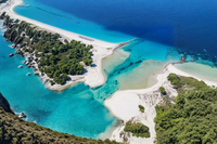 Halkidiki — plaje, pini și ape turcoaz