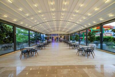 CRYSTAL AURA BEACH RESORT & SPA