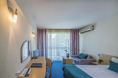 HOLIDAY PARK